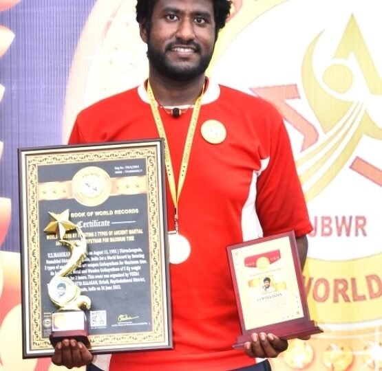 WORLD RECORD BY ROTATING 2 TYPES OF ANCIENT  MARTIAL ART WEAPON  GATHAYUTHAM FOR MAXIMUM TIME