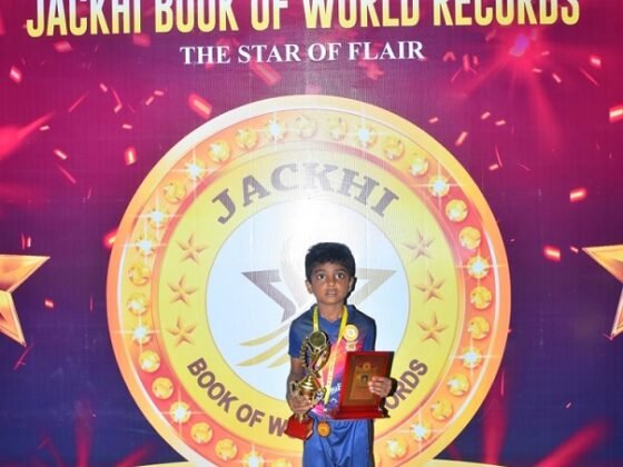 WORLD RECORD BY ROTATING THREE TYPES OF MARTIAL ART WEAPONS RELENTLESSLY FOR 3 HOURS