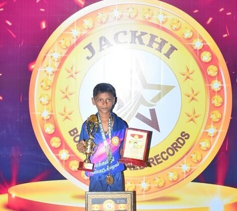 WORLD RECORD BY ROTATING THREE TYPES OF MARTIAL ART WEAPON FOR THE LONGEST TIME