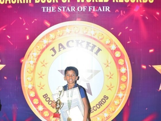 WORLD RECORD BY ROTATING FIVE TYPES OF MARTIAL ART WEAPONS RELENTLESSLY FOR 7 HOURS