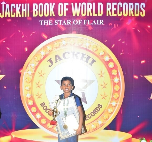 WORLD RECORD BY ROTATING FIVE TYPES OF MARTIAL ART WEAPONS RELENTLESSLY FOR 7 HOURS