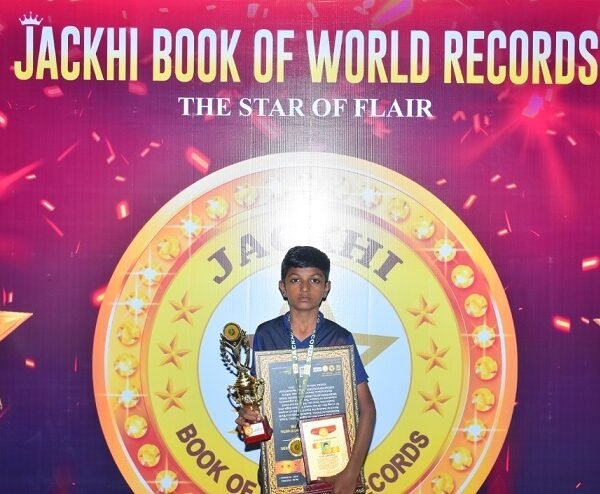 WORLD RECORD BY ROTATING FIVE TYPES OF MARTIAL ART WEAPONS FOR THE LONGEST TIME