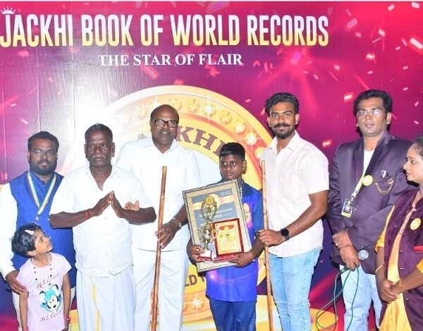 WORLD RECORD BY ROTATING THREE TYPES OF WEAPONS FOR THE LONGEST TIME