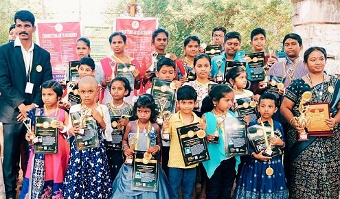 INDIA MAP CREATED TO EMPHASIZE PLASTIC RECYCLING BY GROUP OF STUDENTS