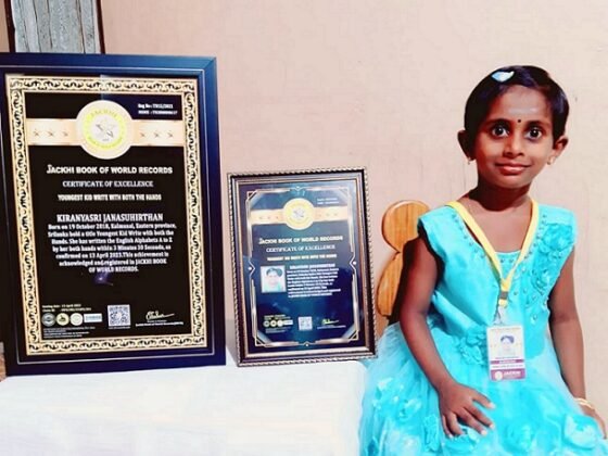 YOUNGEST KID WRITE WITH BOTH THE HANDS