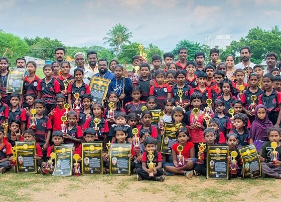 MAXIMUM PARTICIPANTS PERFORM SILAMBAM SINGLE STICK AND DOUBLE STICK ROTATION RELENTLESSLY FOR 6 HOURS